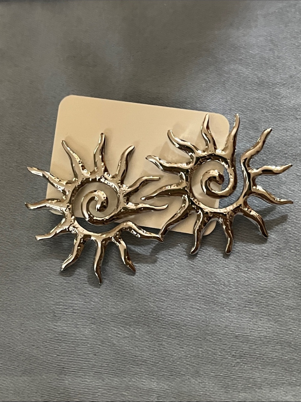 #61 NWOT Silvertone Sunburst Spiral Post Earrings